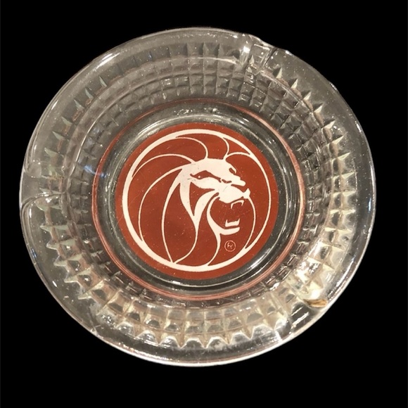 VINTAGE LOT OF 4 ASHTRAYS - Picture 4 of 5